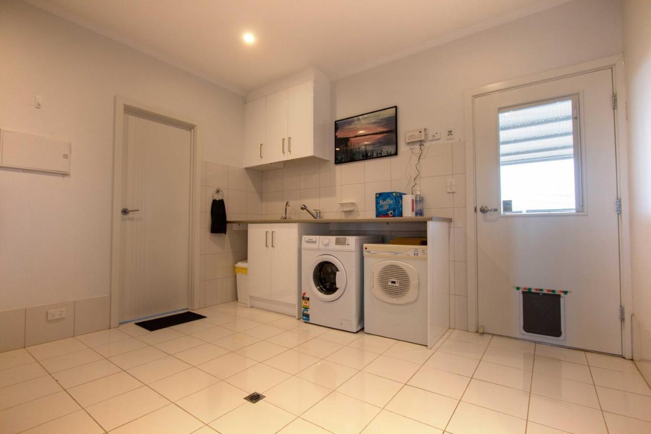 Coorong Island Retreat - Farm Stay At Pet Friendly Property Meningie Exterior foto