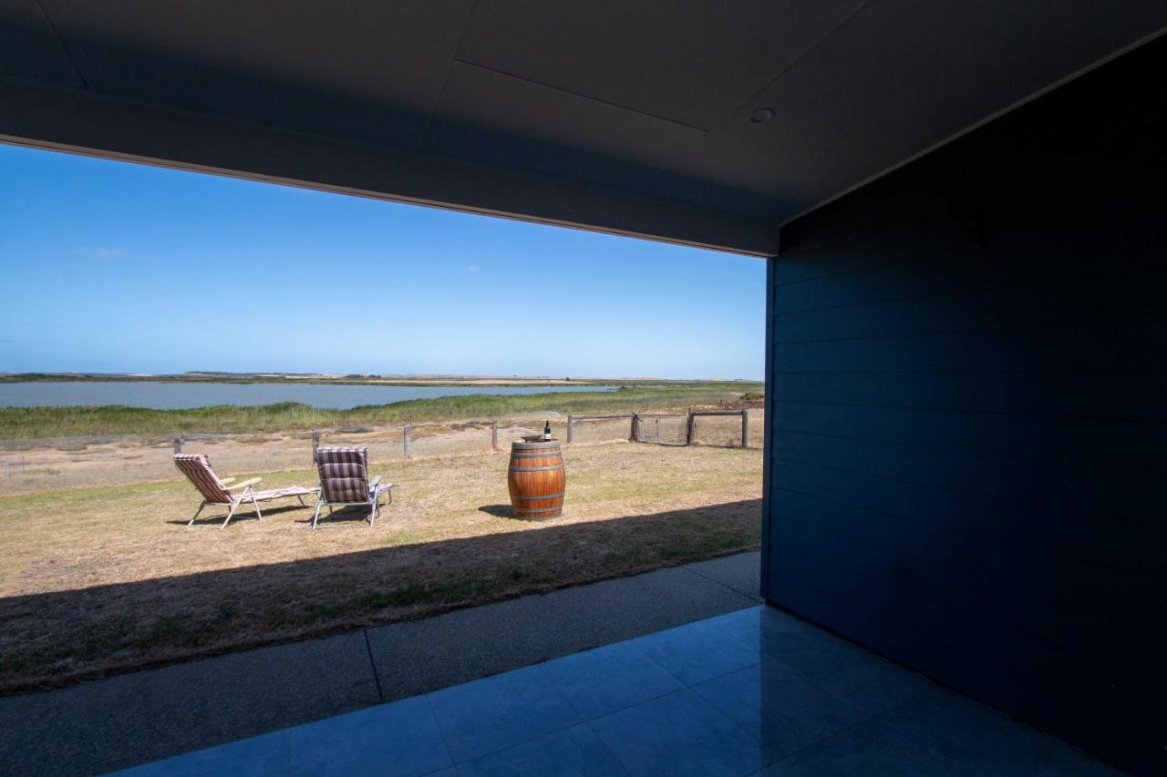 Coorong Island Retreat - Farm Stay At Pet Friendly Property Meningie Exterior foto