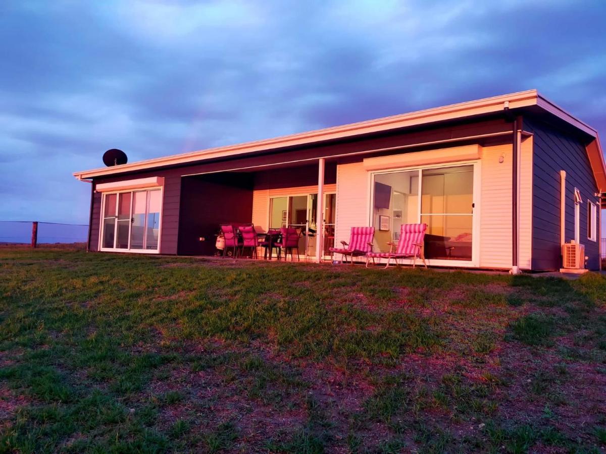 Coorong Island Retreat - Farm Stay At Pet Friendly Property Meningie Exterior foto