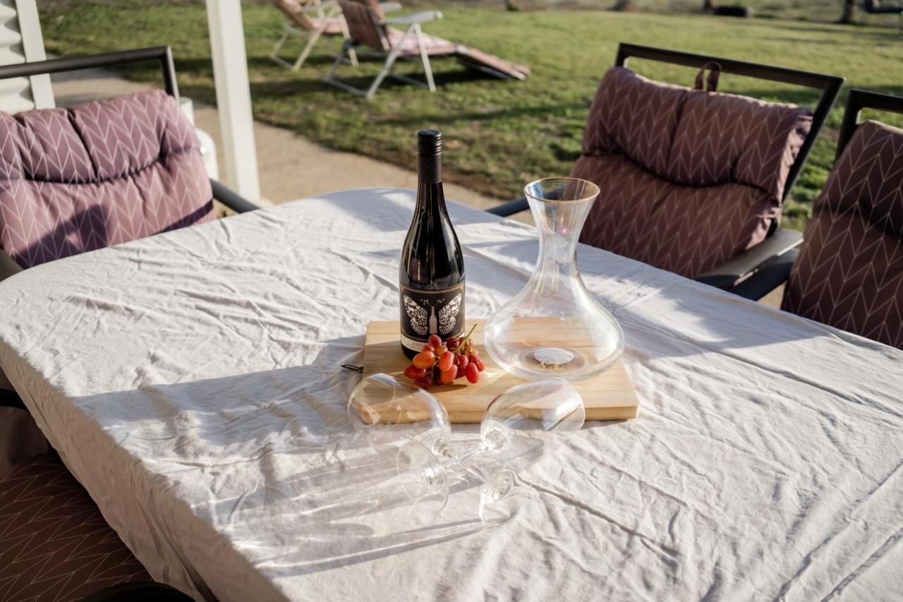 Coorong Island Retreat - Farm Stay At Pet Friendly Property Meningie Exterior foto